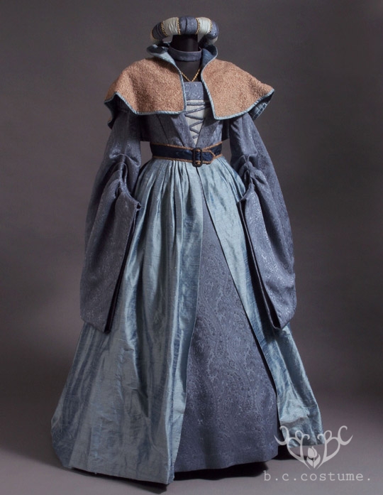 AW-007-05 女性衣裳 屋外