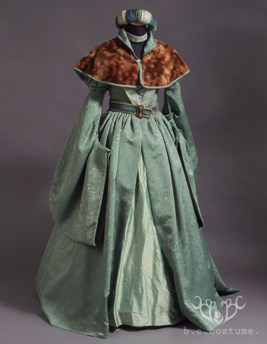 AW-007-04 女性衣裳 屋外