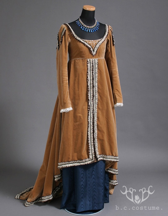 AW-001-02 女性衣裳