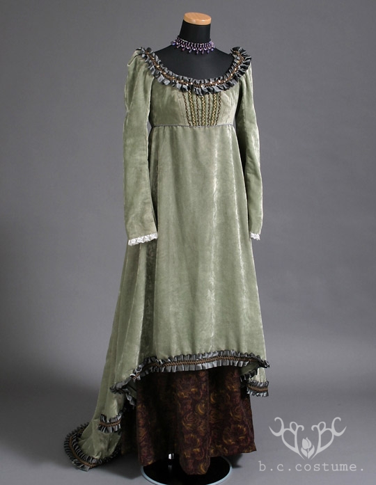 AW-001-03 女性衣裳