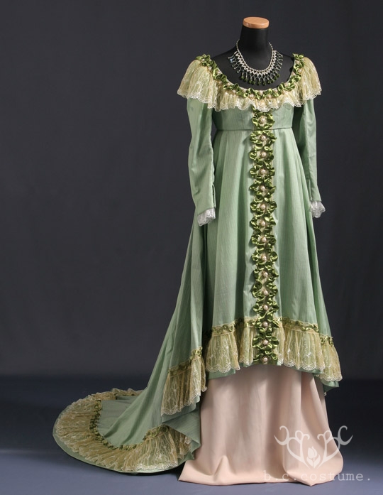 AW-001-13 女性衣裳