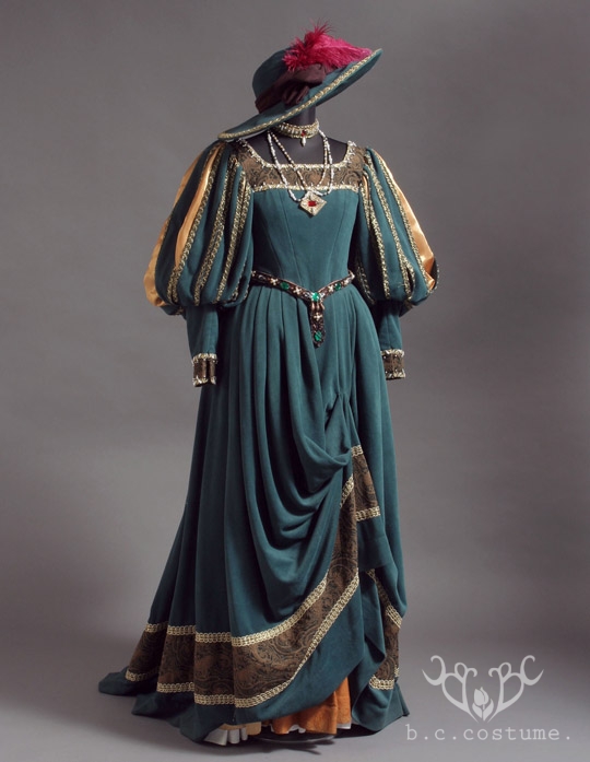 AW-004-03 女性衣裳