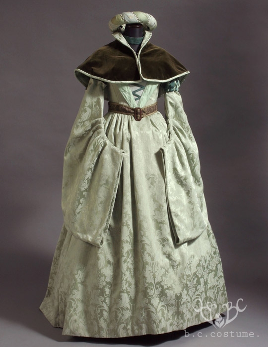 AW-007-01 女性衣裳 屋外