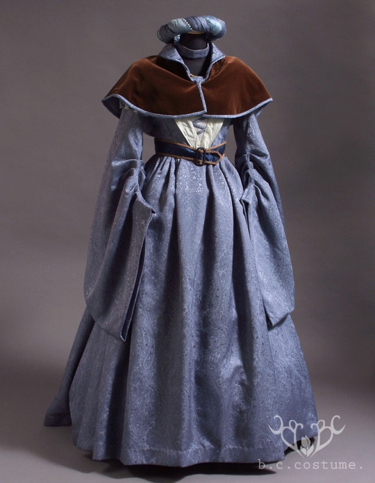 AW-007-02 女性衣裳 屋外